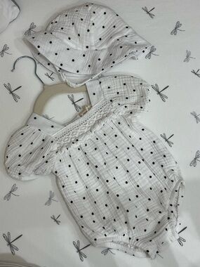 Jessica Simpson White and Black Polka Dot Baby Matching Set with Hat
